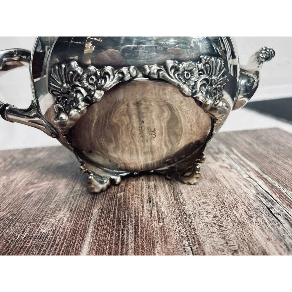 VTG Wilcox New Beverly Manor Silver Plate Teapot #1302 Polished Hinged Lid Fancy